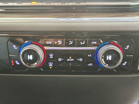 Used 2022 Chevrolet Silverado 1500 LT image 32