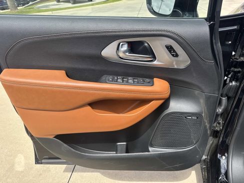 New 2026 Chrysler Pacifica Pinnacle image 19