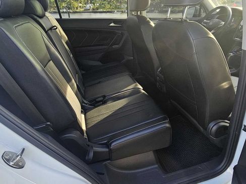 Used 2024 Volkswagen Tiguan SE w/ Panoramic Sunroof Package FWD image 27