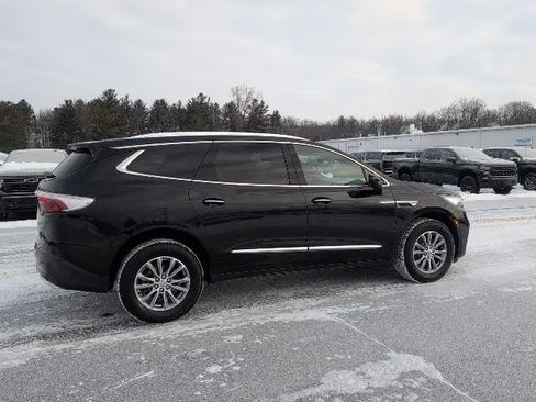 Used 2023 Buick Enclave Essence image 7