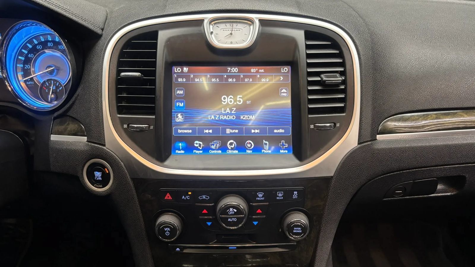 Used 2013 Chrysler 300 C RWD image 9