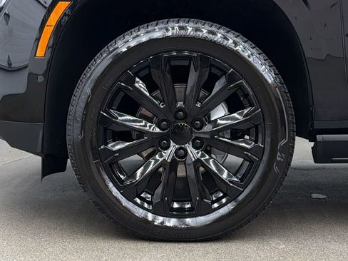 Used 2025 GMC Yukon XL Denali w/ Sun & Power Step Package image 10