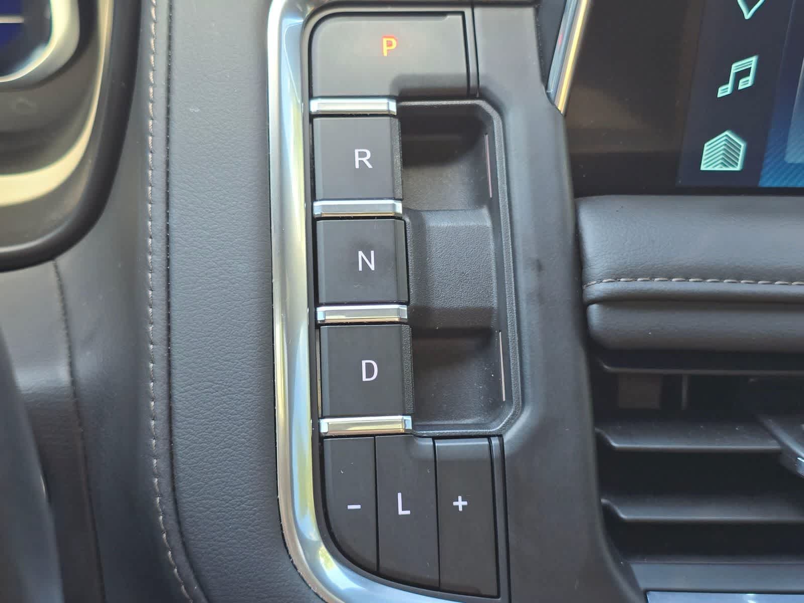 Used 2023 Chevrolet Tahoe High Country w/ Advanced Technology Package AWD/4WD image 17
