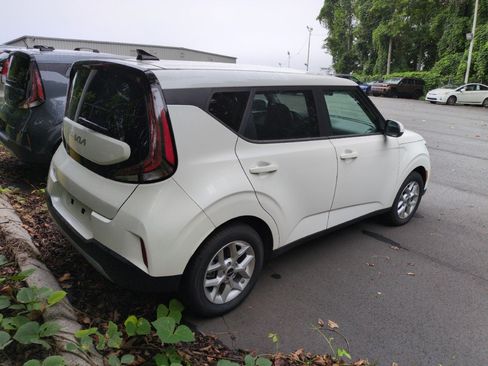 Used 2025 Kia Soul LX w/ LX Technology Package FWD image 4