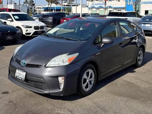 Used 2013 Toyota Prius Two FWD image 2