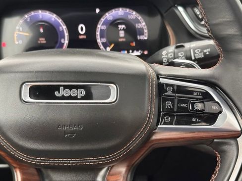 Used 2025 Jeep Grand Cherokee L Summit w/ Luxury Tech Group V AWD/4WD image 21