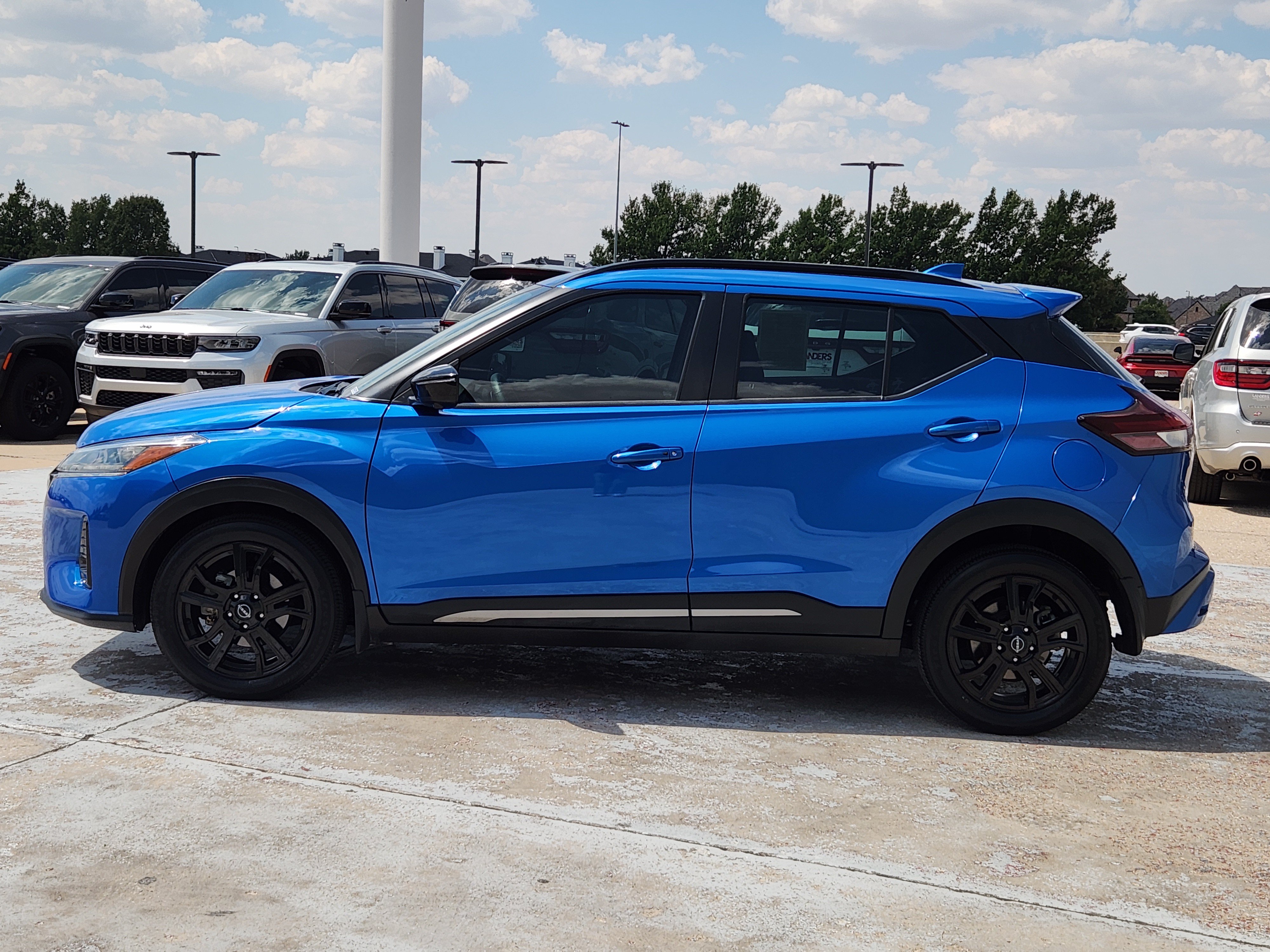 Used 2024 Nissan Kicks SR FWD image 5