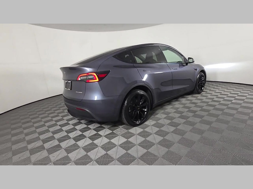 Used 2023 Tesla Model Y AWD image 40