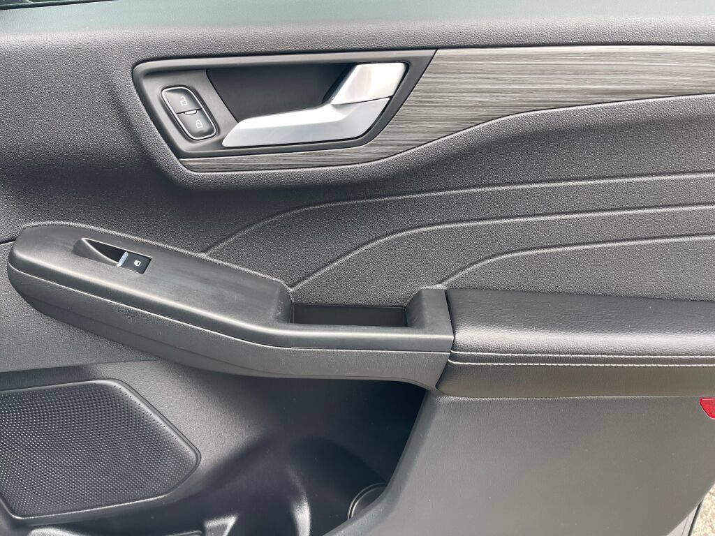 Used 2023 Ford Escape Platinum FWD image 32