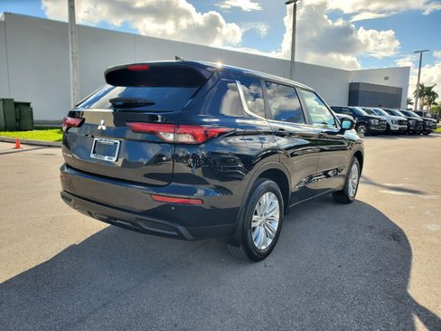 Used 2024 Mitsubishi Outlander ES image 5