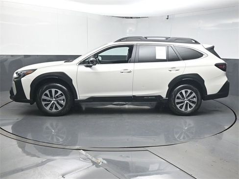 Certified 2025 Subaru Outback Premium w/ Popular Package #1A image 5