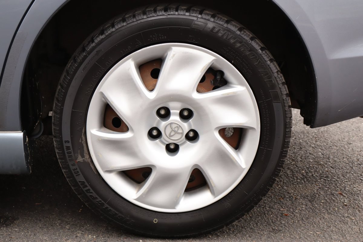 Used 2003 Toyota Matrix XR FWD image 36