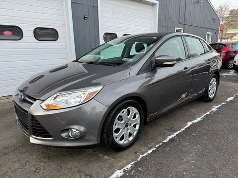 Used 2012 Ford Focus SE image 1