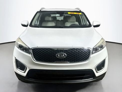 Used 2018 Kia Sorento FWD image 2