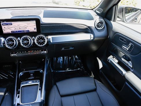 New 2025 Mercedes-Benz EQB 300 4MATIC image 15