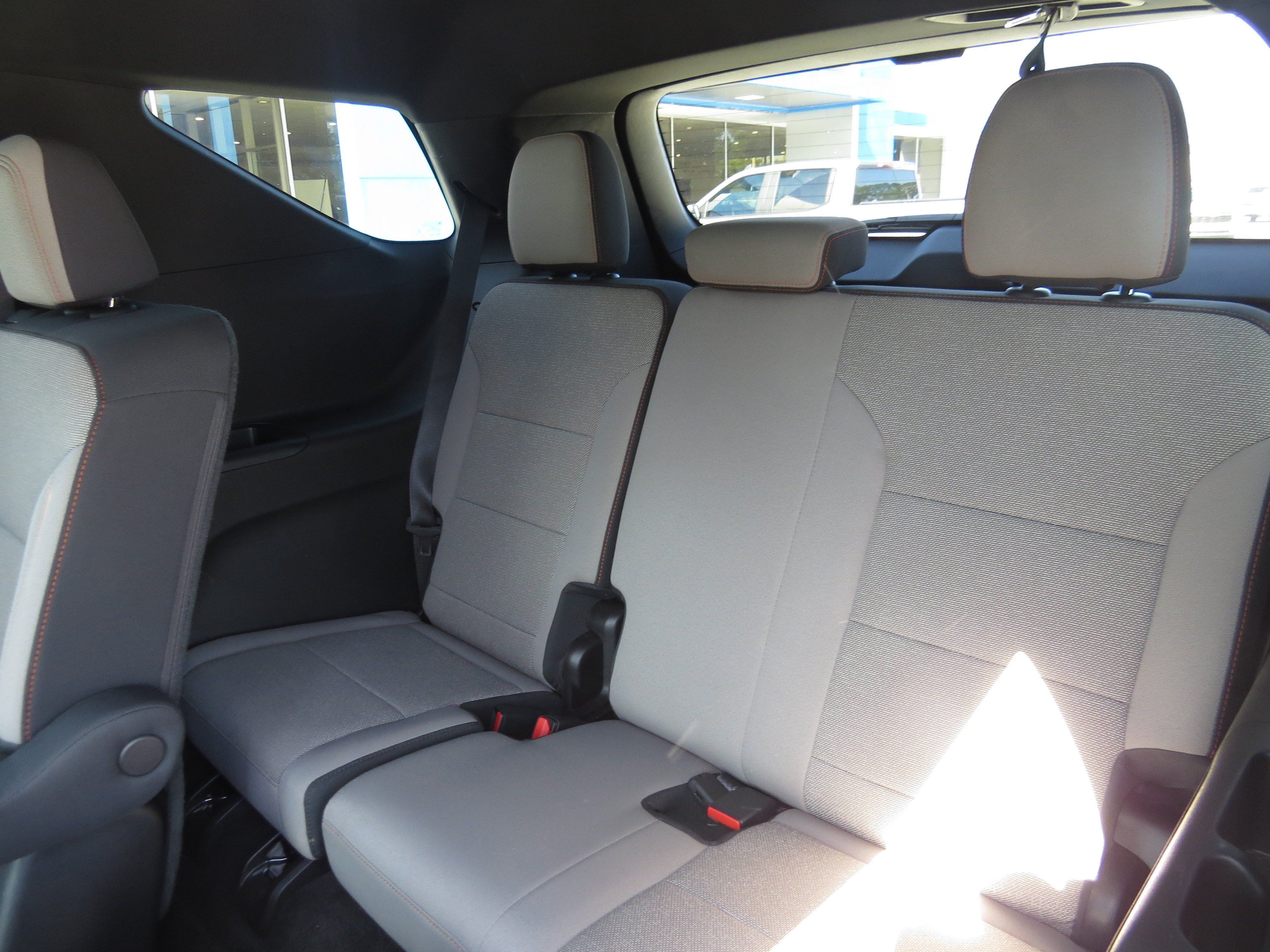Used 2026 Chevrolet Traverse LT w/ Driver Confidence Package FWD image 14