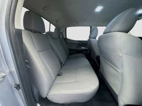 Used 2018 Toyota Tacoma SR5 RWD image 17