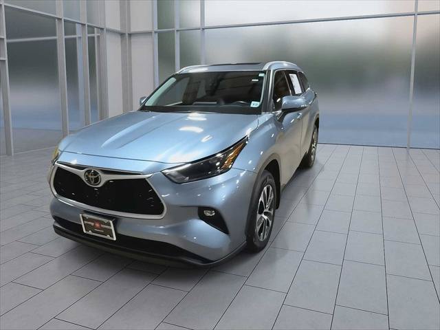 Certified 2022 Toyota Highlander XLE AWD/4WD image 5