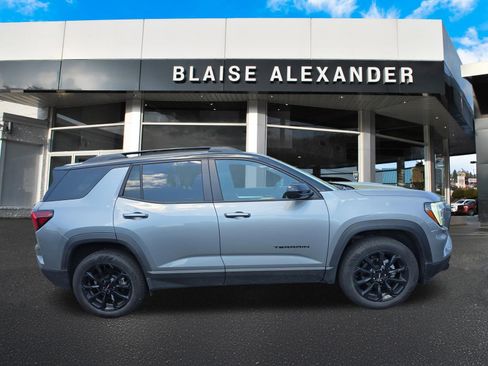 Used 2025 GMC Terrain Elevation w/ Elevation Premium Package AWD/4WD image 2