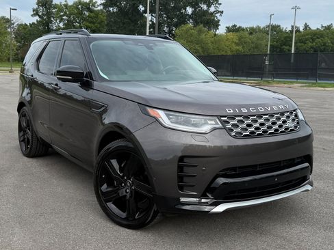 Used 2025 Land Rover Discovery Metropolitan Edition AWD/4WD image 1