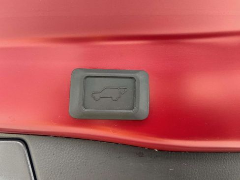 Used 2025 Toyota RAV4 XLE w/ Convenience Package image 10