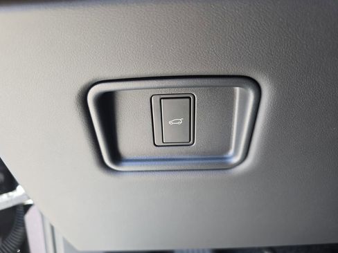 New 2026 Land Rover Range Rover SE image 27