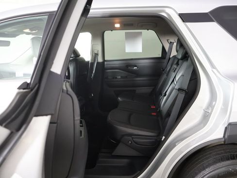 Used 2023 Nissan Pathfinder SL AWD/4WD image 33