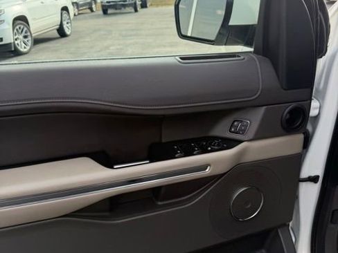 Used 2021 Ford Expedition XLT image 11