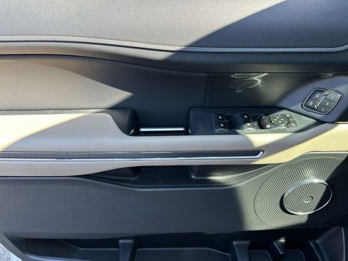 Used 2022 Ford Expedition XLT image 31