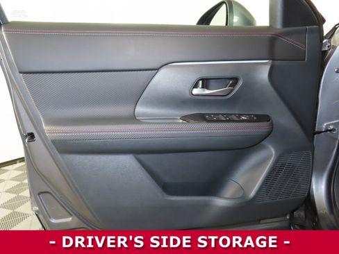 Certified 2025 Nissan Kicks SR image 5