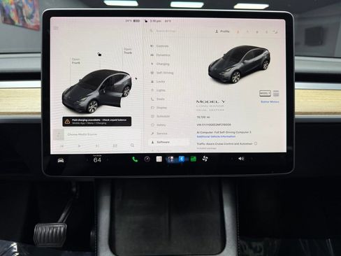 Used 2021 Tesla Model Y Long Range AWD/4WD image 24