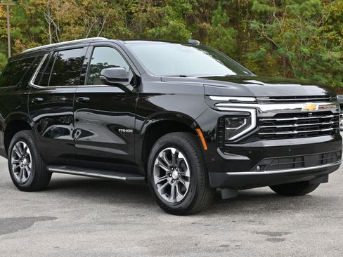 Used 2025 Chevrolet Tahoe LT w/ Comfort Package image 11