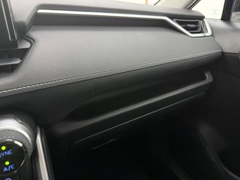 Used 2022 Toyota RAV4 XLE w/ Convenience Package FWD image 23