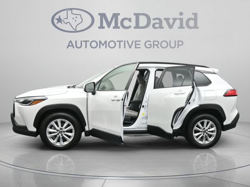 Used 2022 Toyota Corolla Cross LE FWD image 43