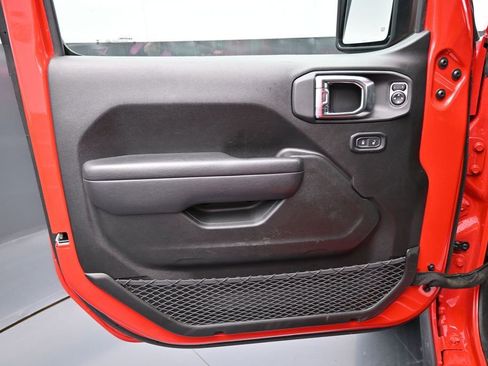 Used 2025 Jeep Wrangler Unlimited Rubicon 4xe w/ Safety Group AWD/4WD image 10