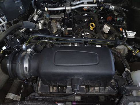 Used 2021 Ford Explorer XLT image 30