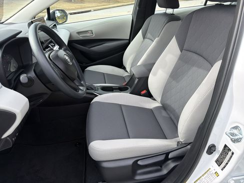 Used 2025 Toyota Corolla LE image 9