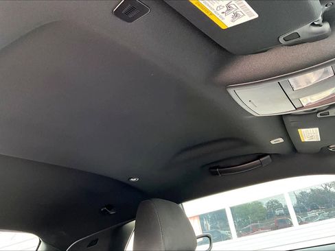 Used 2022 Dodge Challenger SXT w/ Blacktop Package image 13