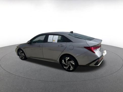 Used 2025 Hyundai Elantra SEL image 10
