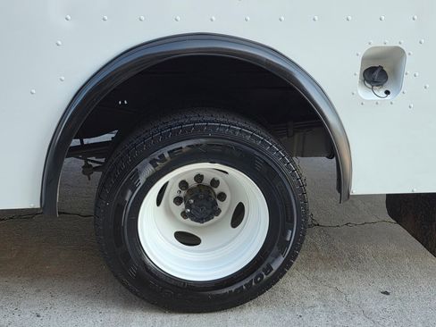 Used 2017 Ford E-350 and Econoline 350 Super Duty w/ A/C Prep Package image 15