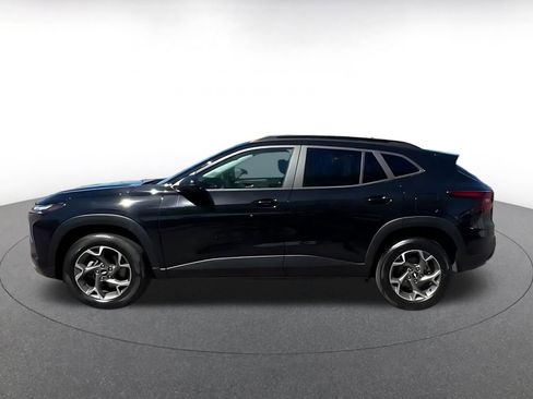 Used 2025 Chevrolet Trax LT w/ LT Convenience Package FWD image 9