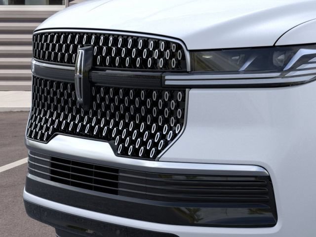New 2026 Lincoln Navigator Premiere AWD/4WD image 17