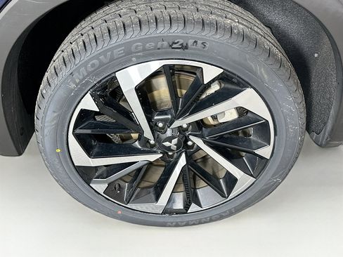 Used 2024 Mitsubishi Outlander SE image 11