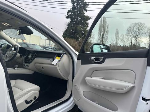 Used 2025 Volvo XC60 B5 Plus w/ Protection Package Premier image 11