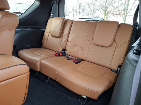 Used 2024 INFINITI QX80 Sensory image 10