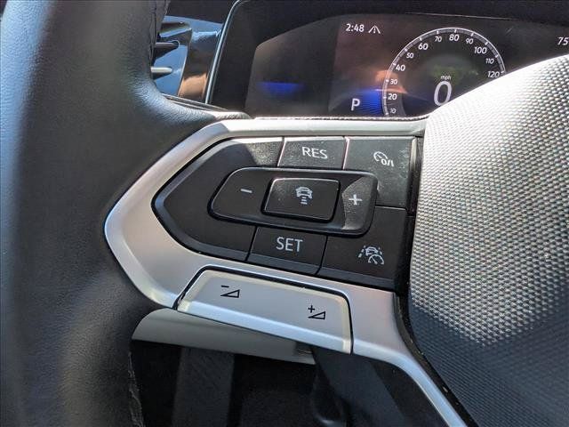 Certified 2025 Volkswagen Jetta SE w/ Sunroof Package FWD image 29