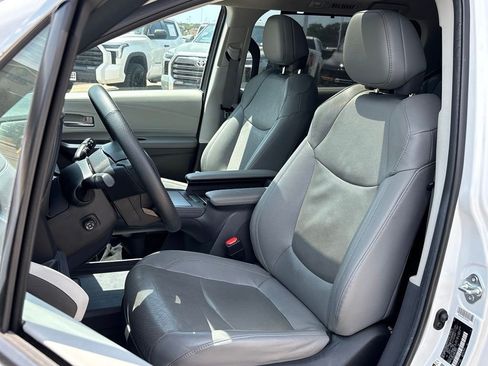 Certified 2023 Toyota Sienna Limited FWD image 7