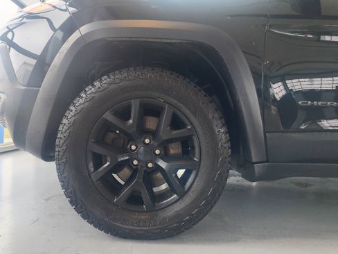 Used 2017 Jeep Cherokee Trailhawk w/ Comfort/Convenience Group image 27