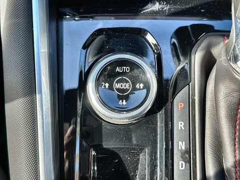 Used 2024 Chevrolet Colorado Z71 w/ Z71 Convenience Package 2 image 35