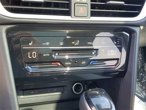 New 2025 Volkswagen Taos SE image 30